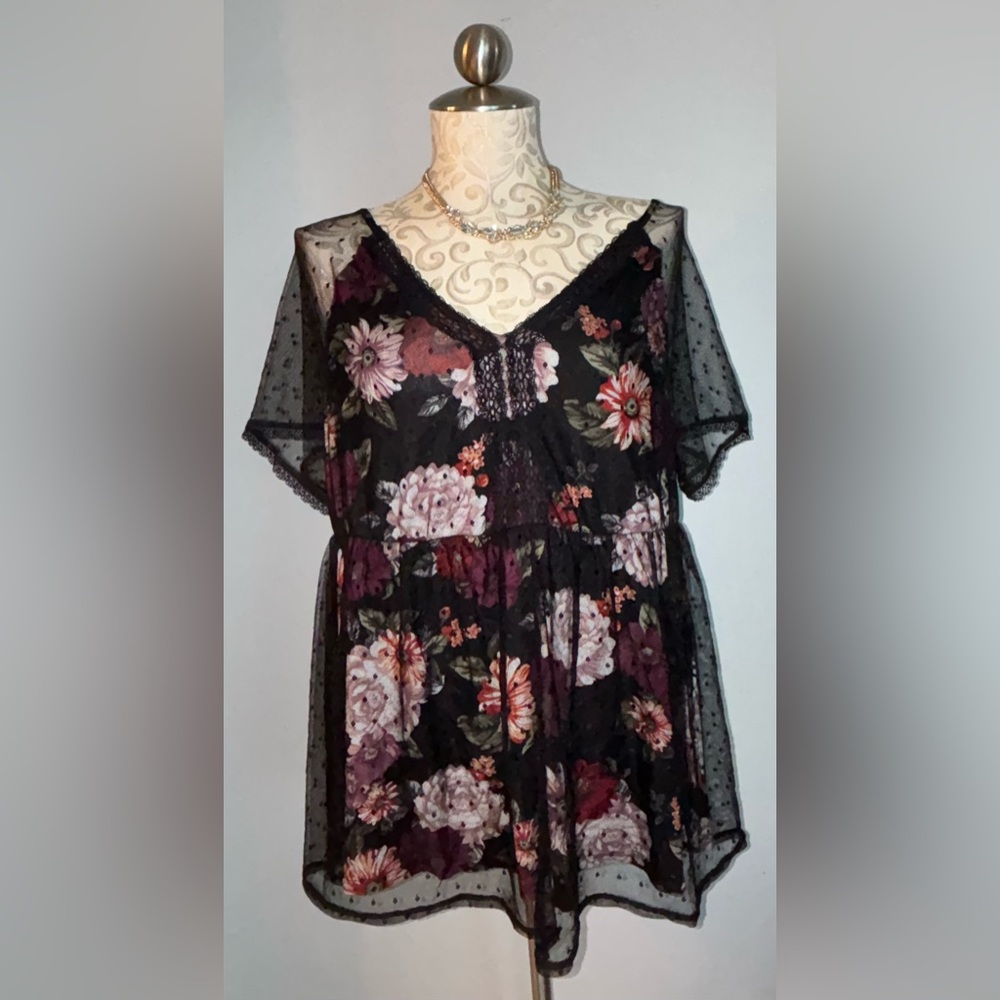Torrid short sleeve blouse sheer Flower/sleeves lace and floral top size 1.  #H